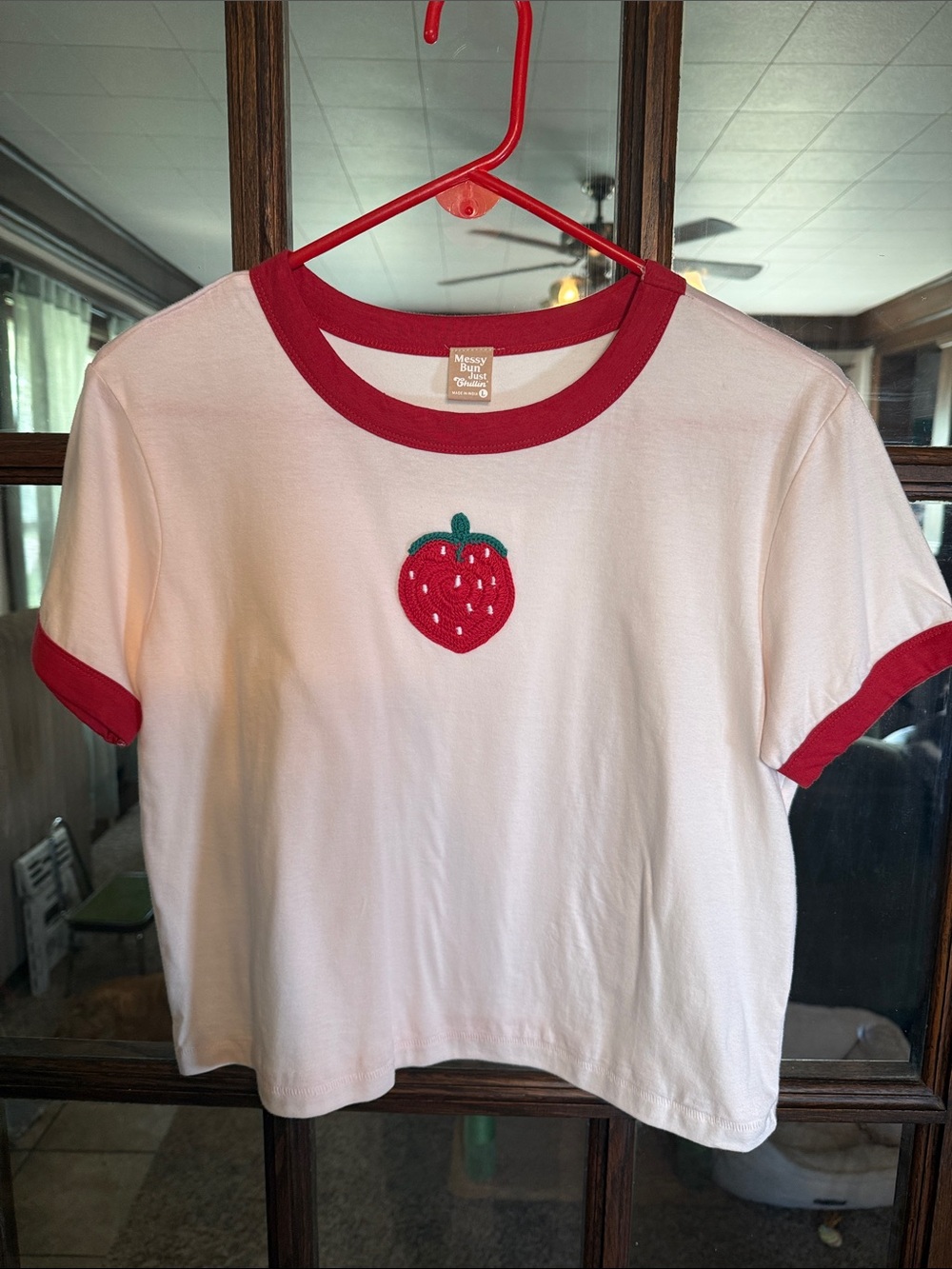 Messy Bun Just Chillin Women Red Strawberry Crochet Ringer Tee Large 70's Style